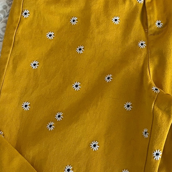 Old Navy Cropped Pixie Pants—Yellow with Embroidered Daisies - Picture 6 of 8